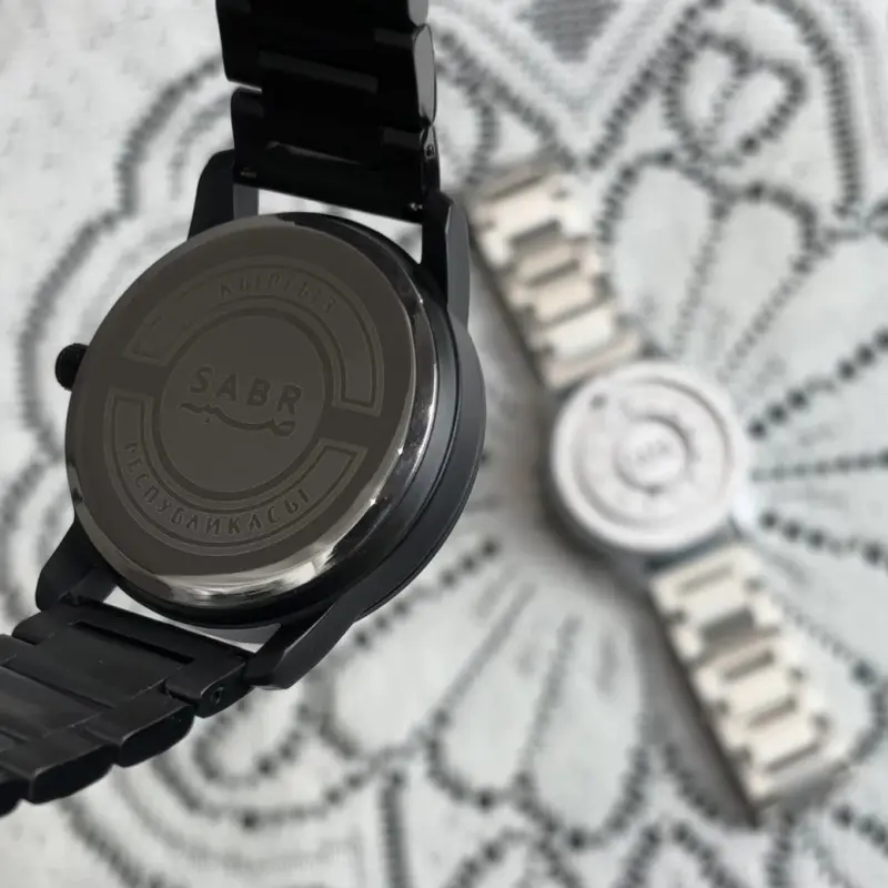 SABR Magnetic Watch Fashion Creative Stainless Steel Black Color